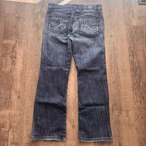 Rock & Republic Medium Wash Blue Denim Jeans with Embroidered Back Pockets